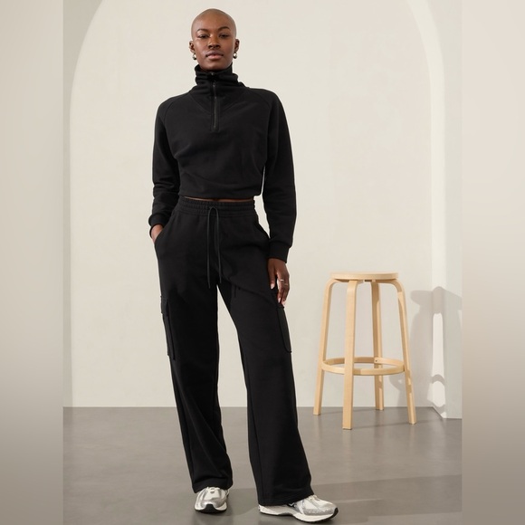 Athleta Pants - Athleta Easy Fleece Mid Rise Cargo Pant // Black